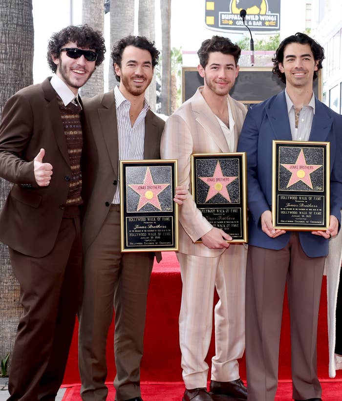 The Jonas Brothers' Joe Jonas And A Hilarious Fan Encounter The Jonas Brothers' Joe Jonas And A Hilarious Fan Encounter