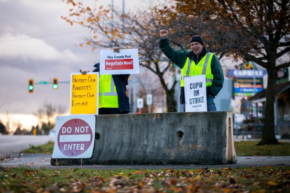 The Looming Canada Post Strike: A Customer Perspective The Looming Canada Post Strike: A Customer Perspective