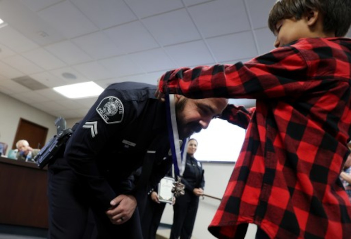 Toddler Choking On Tomato: Dramatic Rescue By Police Caught On Bodycam Toddler Choking On Tomato: Dramatic Rescue By Police Caught On Bodycam