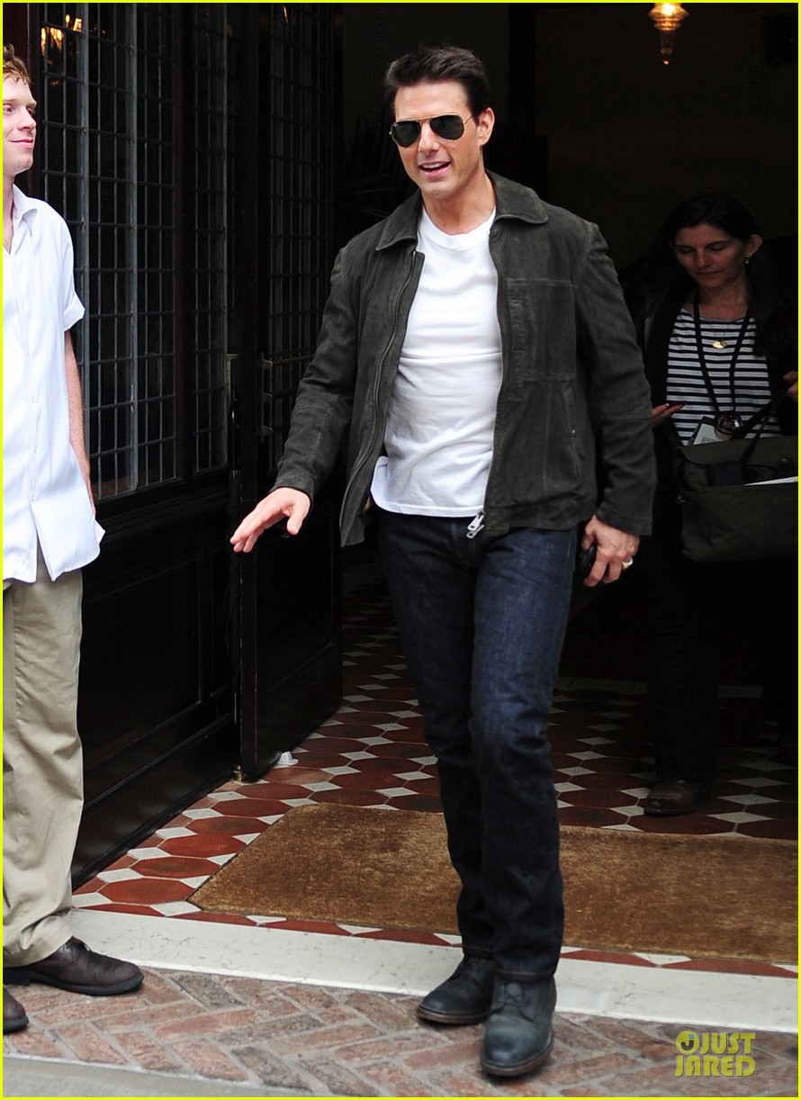 Tom Cruise's Reaction To Suri Cruise's Arrival Tom Cruise's Reaction To Suri Cruise's Arrival