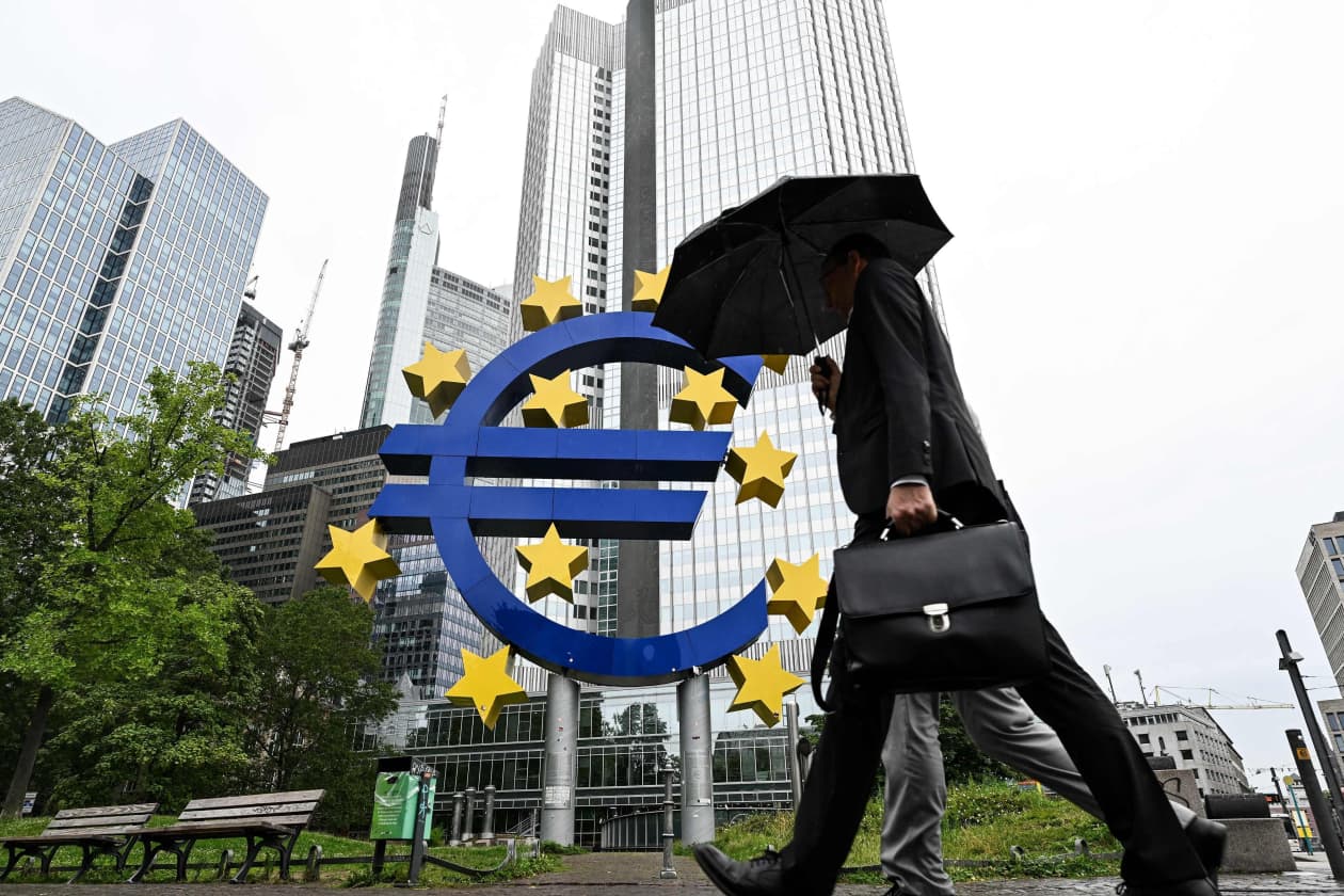 Traders Pare Bets On BOE Cuts: Pound Strengthens After UK Inflation Data Traders Pare Bets On BOE Cuts: Pound Strengthens After UK Inflation Data
