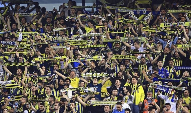 Türk Taraftar Danimarka'da Ronaldo'ya Fenerbahçe Çağrısı Yaptı Türk Taraftar Danimarka'da Ronaldo'ya Fenerbahçe Çağrısı Yaptı