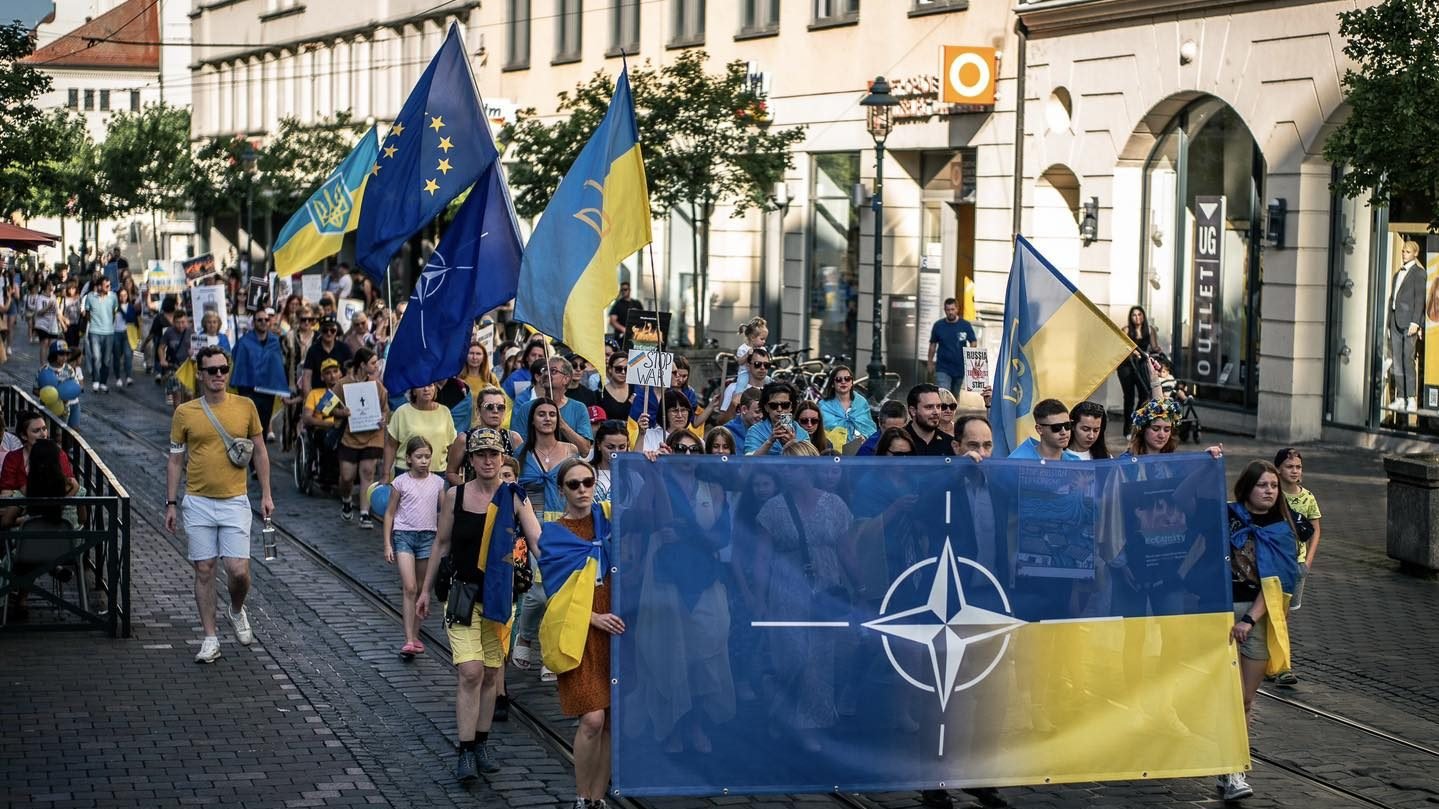 Україна Та НАТО: Ключові Виклики На Шляху До Членства Україна Та НАТО: Ключові Виклики На Шляху До Членства