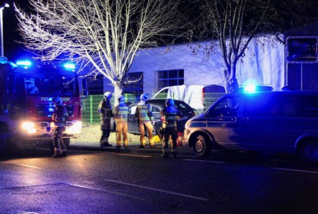 Unfall In Stemwede: Auto Prallt Gegen Baum - Schwerer Verkehrsunfall Bei Bad Essen Unfall In Stemwede: Auto Prallt Gegen Baum - Schwerer Verkehrsunfall Bei Bad Essen