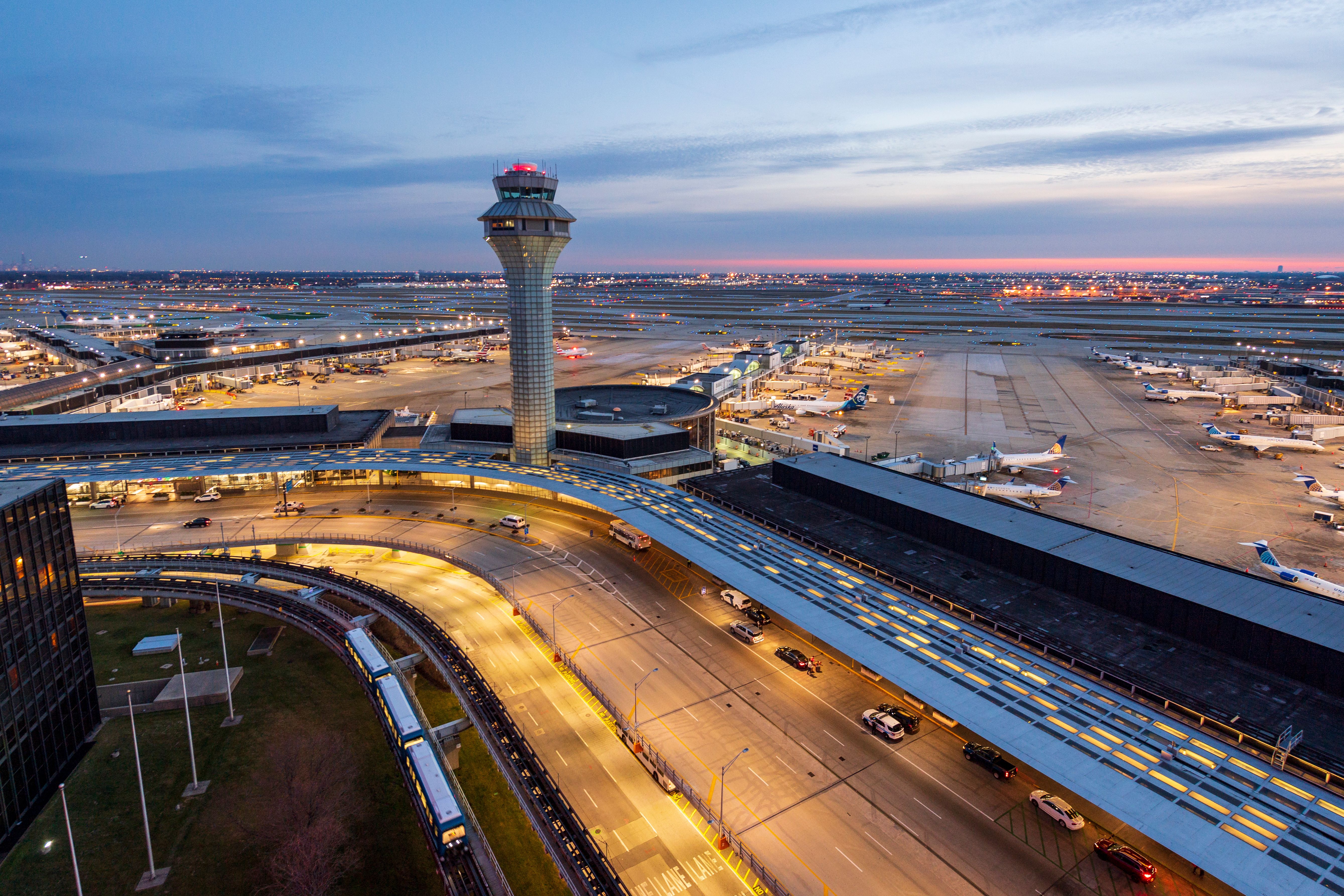 United Vs. American: The Battle For Chicago O'Hare Airport Supremacy United Vs. American: The Battle For Chicago O'Hare Airport Supremacy