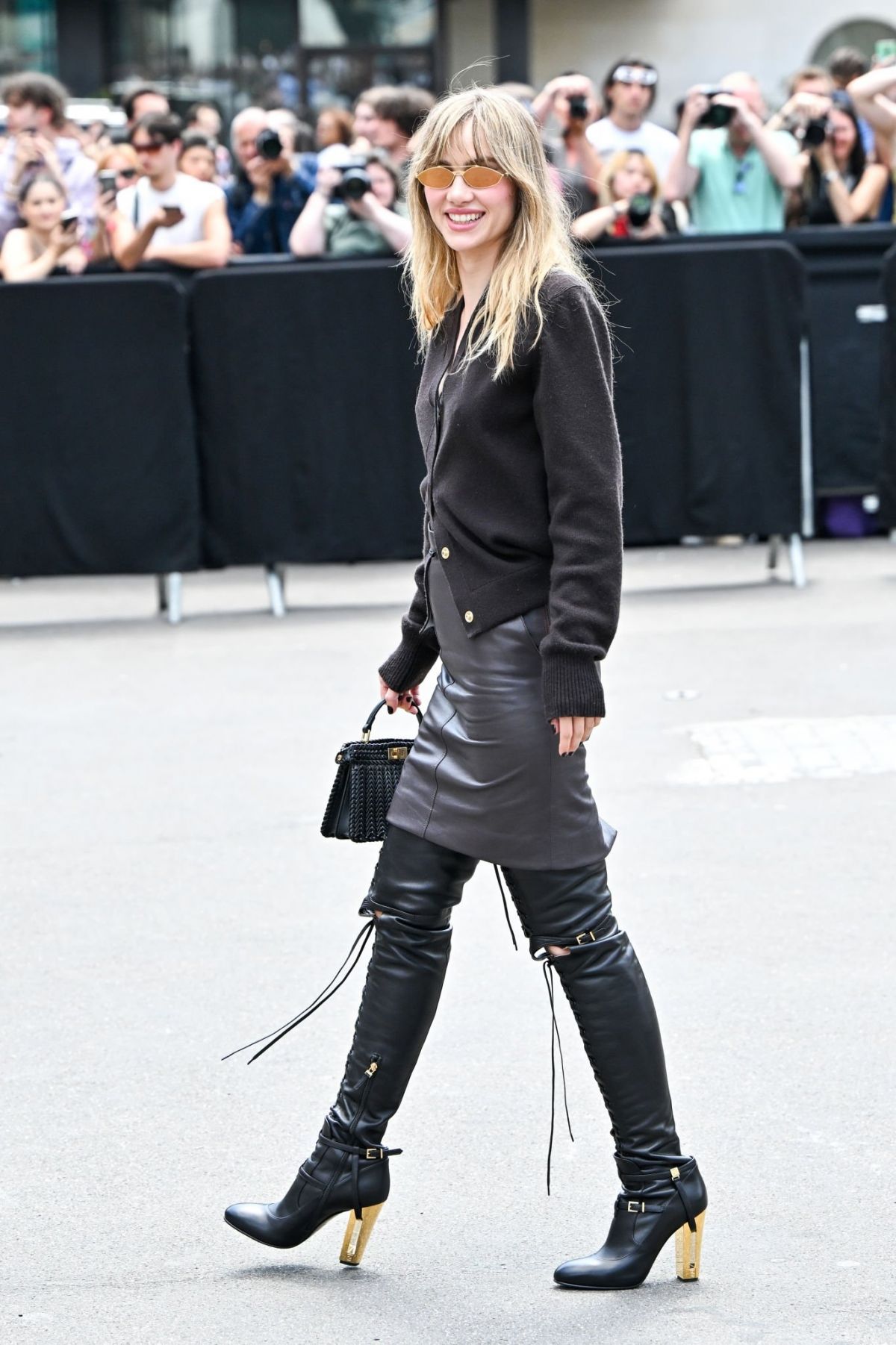 Valentino Haute Couture: Suki Waterhouse's Unexpectedly Chic Look Valentino Haute Couture: Suki Waterhouse's Unexpectedly Chic Look