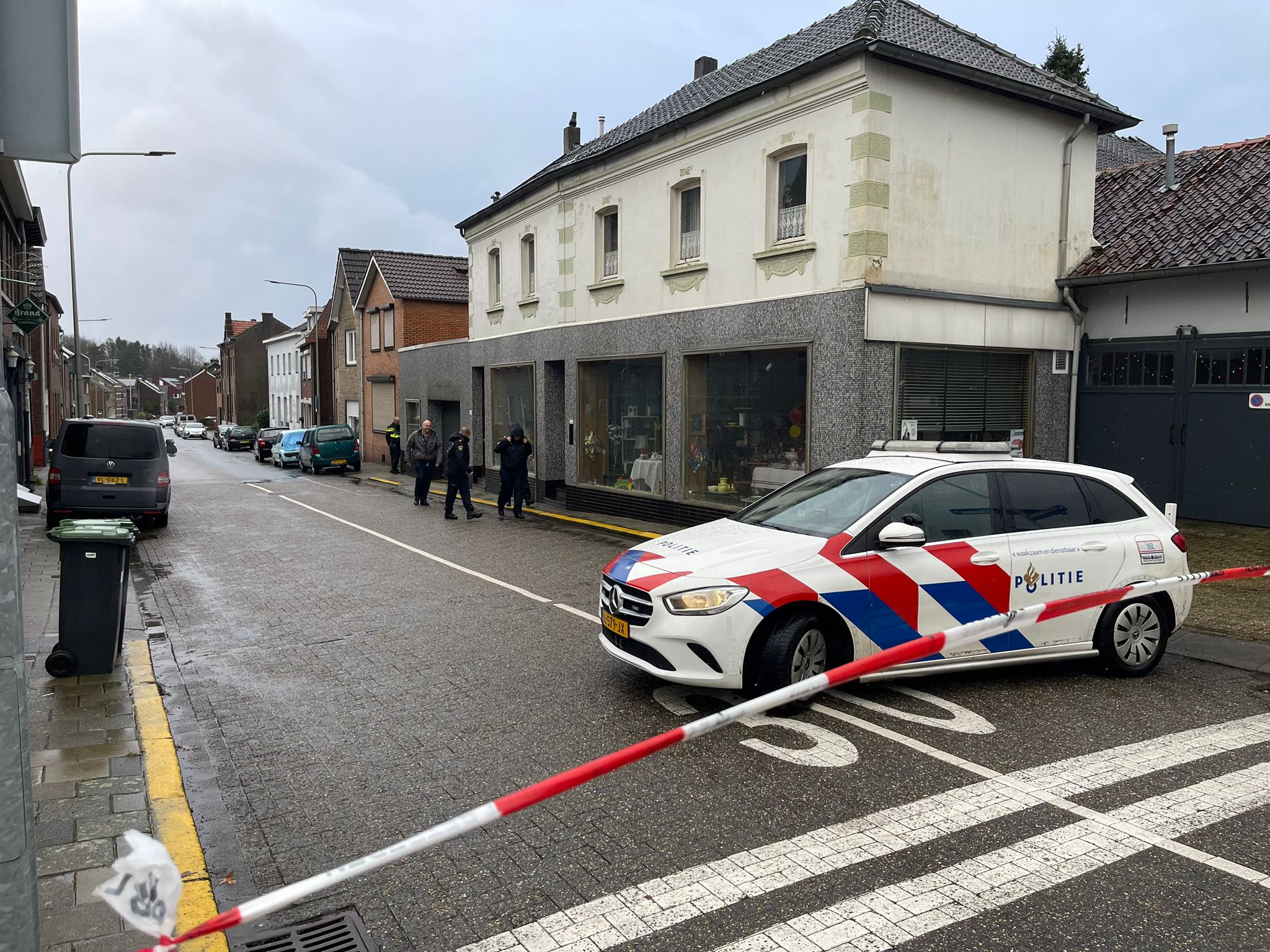 Venlonaar (16) Berooft Schoolgenoten Met Pistool: Venlonaar (16) Berooft Schoolgenoten Met Pistool: