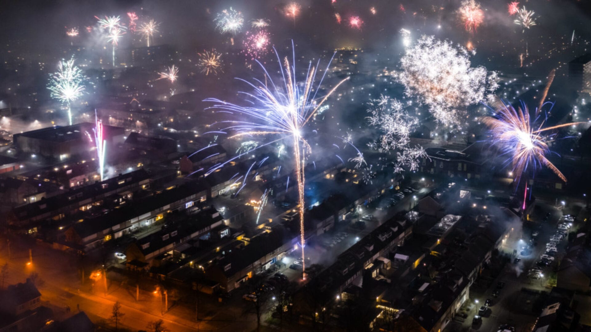 Verbod Vuurwerk: Toch Nog Veel Kopers In Nederland Verbod Vuurwerk: Toch Nog Veel Kopers In Nederland