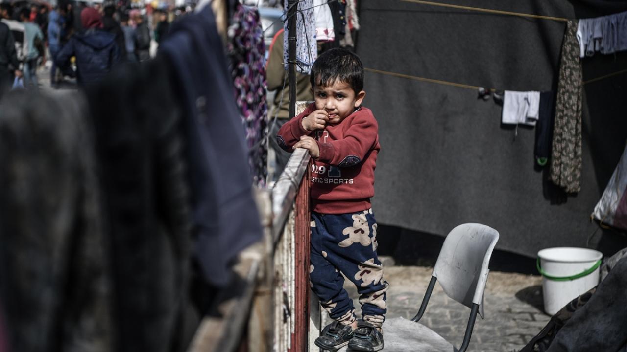Yerinden Edilmiş Filistinlilerin Gazze'deki Yaşam Mücadelesi Yerinden Edilmiş Filistinlilerin Gazze'deki Yaşam Mücadelesi